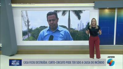 itemCurto-circuito causa incêndio em casa que ficou destruída