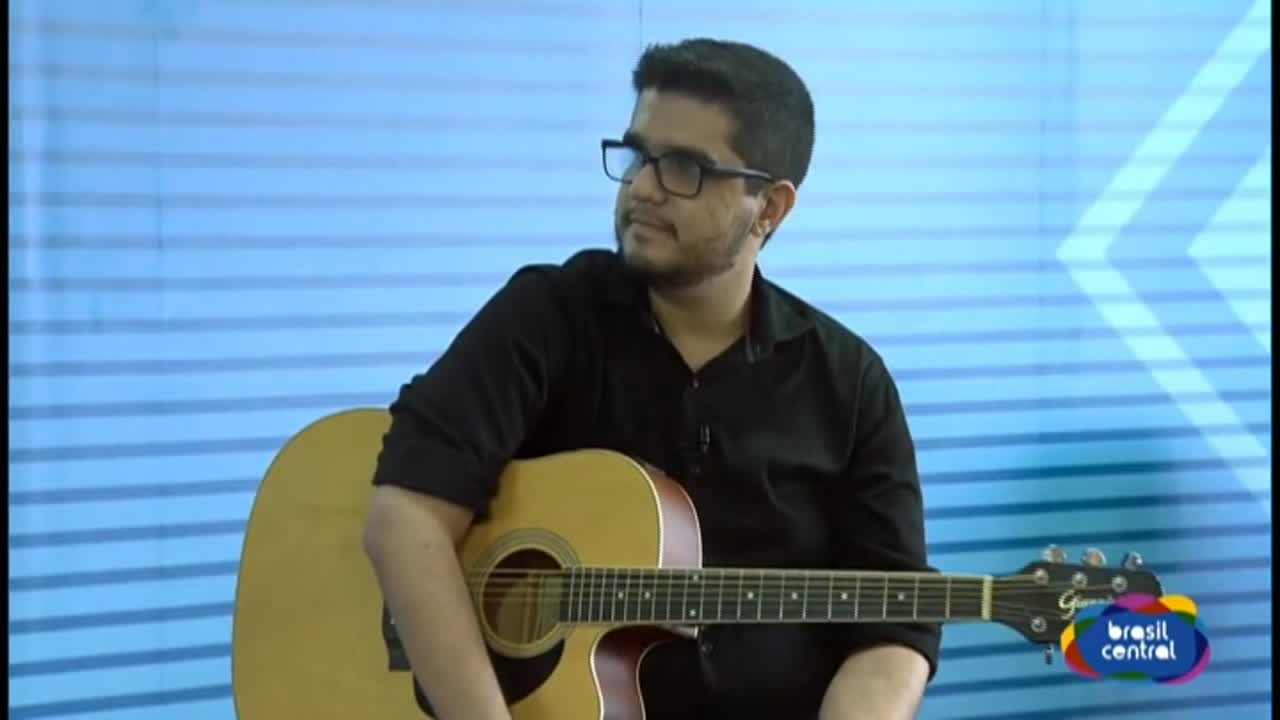 itemCantor Diego Farias se apresenta no JBC