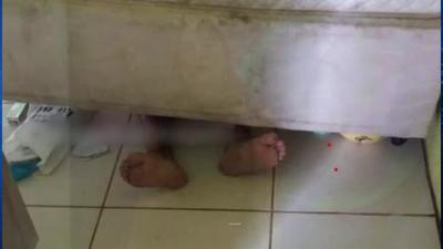 Após agredir a mulher, homem se econde debaixo da cama para fugir da polícia