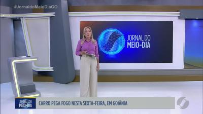 itemCarro pega fogo em Goiânia