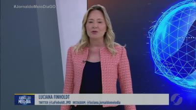 itemCarro desgovernado invade sala comercial em Acreúna