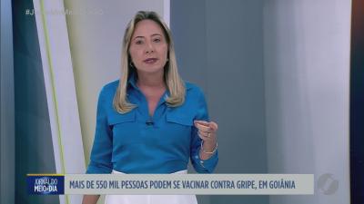 Motorista atinge moto estacionada em Urua&ccedil;u