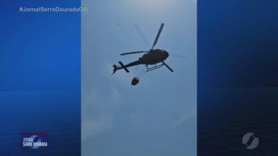 itemIncêndios ajuda vem do céu, mas não é chuva... é o helicóptero do GRAER