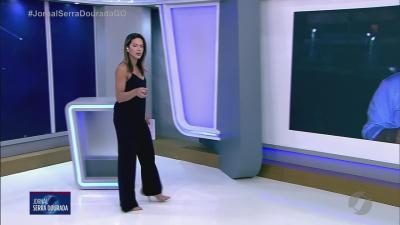 itemCâmera flagra acidente e mulher sendo arremessada para fora de veículo