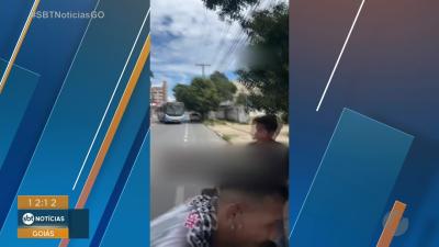 Motorista de &ocirc;nibus quase atropela ciclistas no Centro de Goi&acirc;nia