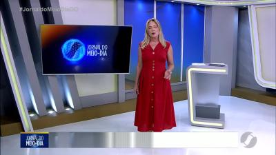 itemPerseguição policial termina com viatura entrando dentro de supermercado em Goiânia