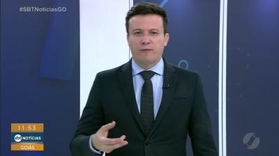 itemÔnibus atinge três pessoas em rotatória de Senador Canedo