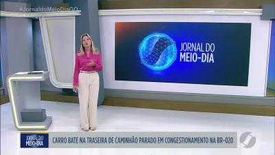 Idosa capota carro ap&oacute;s batida em cruzamento de Jata&iacute;