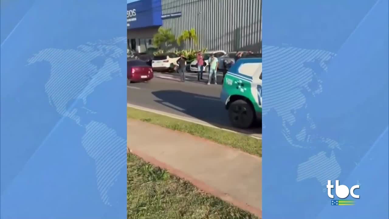 itemBriga de Trânsito acaba na prisão de 2 Pessoas