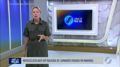 itemCarreta carregada com soja sai da pista e tomba na GO-222