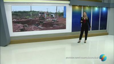 Mais um carro cai no buraco de obra no Setor Santos Dumont em Goiânia
