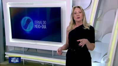 itemCarros abandonados em Aparecida de Goiânia são removidos pele Detran