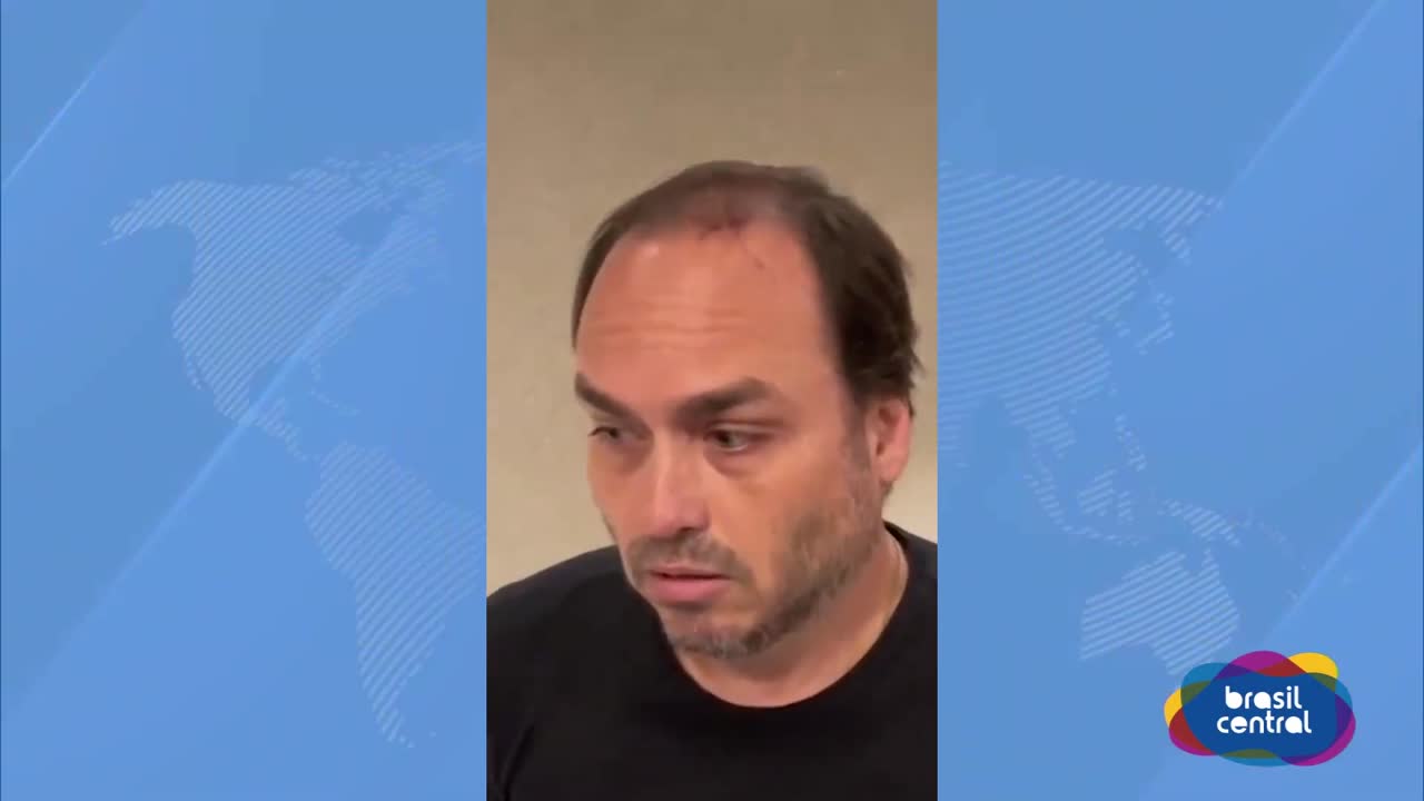 Carlos diz que Bolsonaro vai voltar