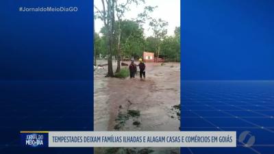 itemChuva deixa famílias ilhadas e alaga casas e comércios em Rio Verde