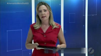 itemCaminhonete desgovernada invade casa em Catalão