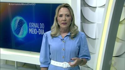 itemMulher entra em provador e depois foge sem pagar calça na região da 44