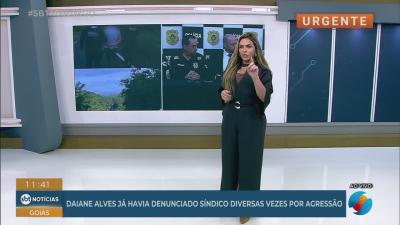 itemMomento da chegada a delegacia do suspeito de matar corretora em Caldas Novas