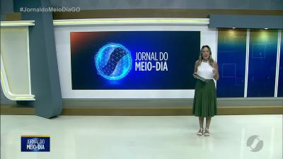 itemHomem invade casa, ameaça moradora e leva televisão