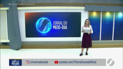 itemHomem arrasta cachorro amarrado pelo pescoço e animal morre