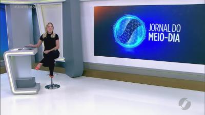 C&atilde;es furtam carne e viralizam em Trindade