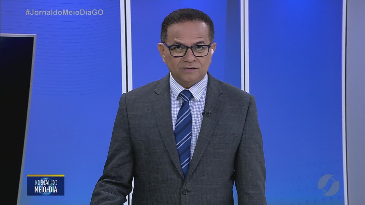 itemCasal fica ferido após queda de moto em Goianésia