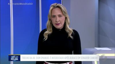 itemChuva provoca buraco e interdita avenida em Senador Canedo