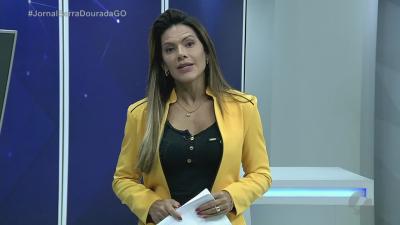 itemCarro pega fogo na avenida Perimetral Norte em Goiânia