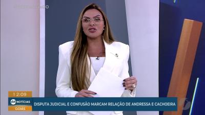 itemCarro perde controle e bate em árvore em Aparecida de Goiânia