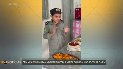 Criança comemora aniversário com visita do batalhão escolar da PM