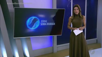 Carro bate em poste e assuta motoristas em Rio Verde